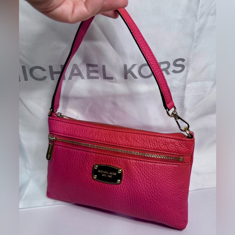 Michael Kors Pink Large Wristlet pebble leather Bag with Gold Accents EUC - Picture 3 of 16